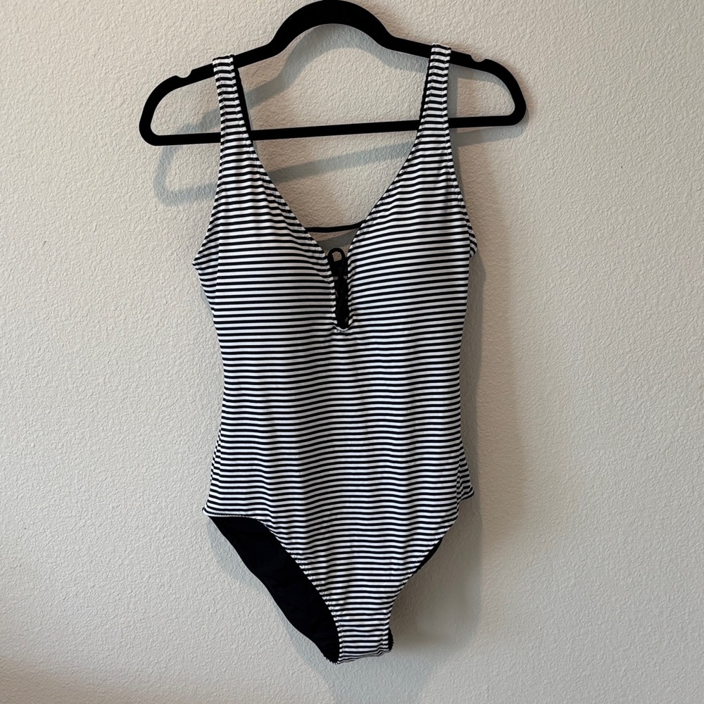 NWT Tommy Bahama Breaker Bay reversible lace back One Piece Swimsuit